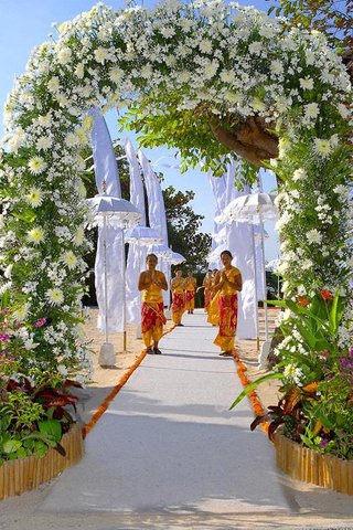 Wedding_Entrance_jpg_640x480_q85